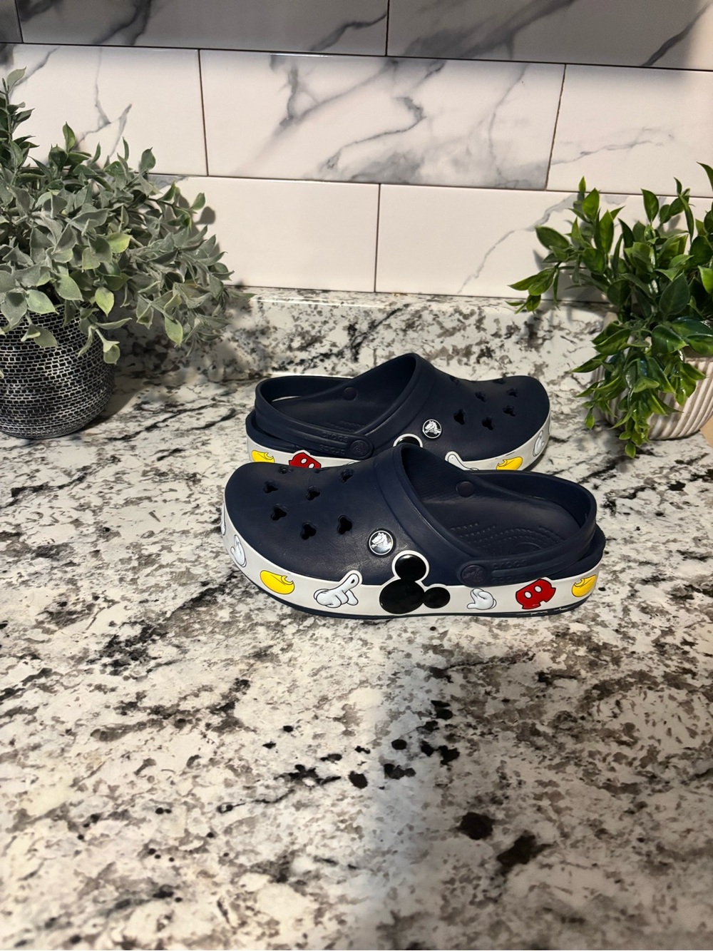 Crocs Mickey Mouse Crocband Clogs  Men Youth Size  M 5   W 7 SlipOn Disney